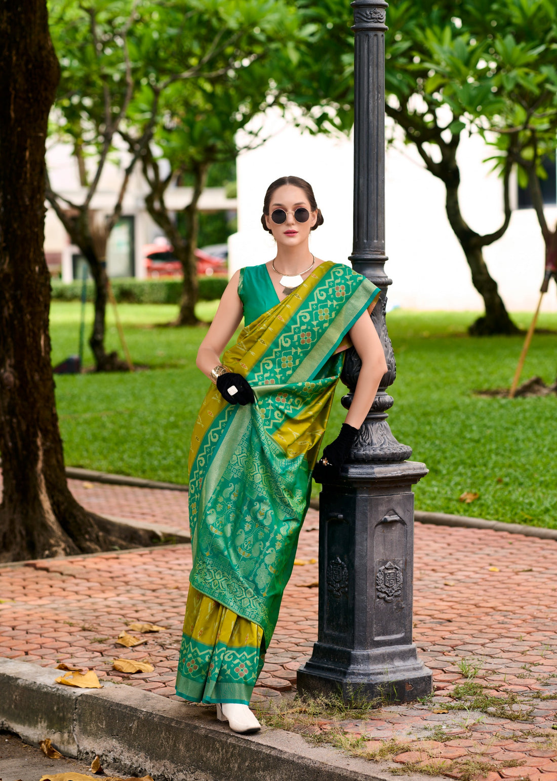 Ethnic Motifs Woven Design Zari Pure Silk Ikat Saree